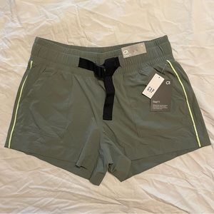 Sage green mid rise gapfit hiking shorts in size small NWT